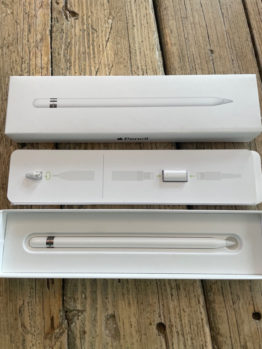 Apple Pencil in White with Lightning Adapter and Tip